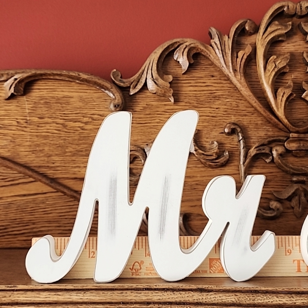 Wedding decoration "Mr & Mrs" white; 3 items